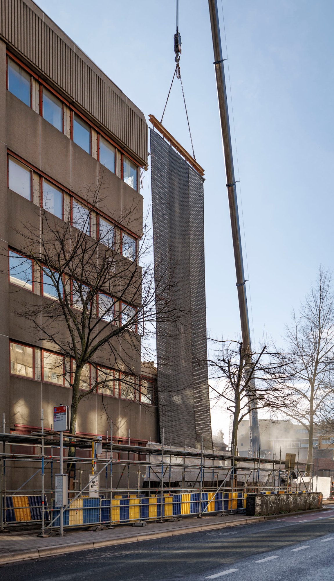 Temporary dust partition with zipper door for safe access inside a city-centre building