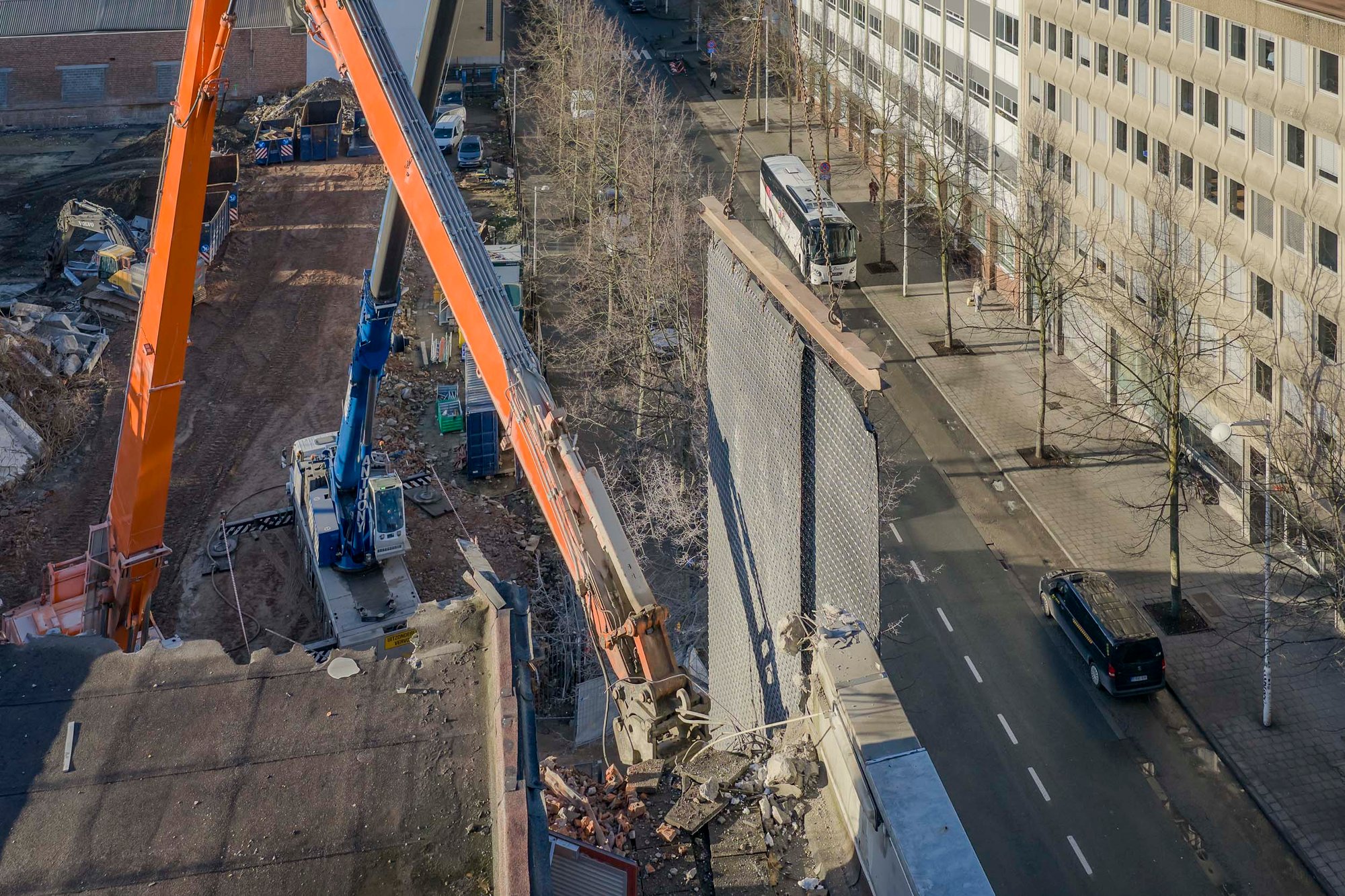 Dust barrier along a corridor in a city-centre building to limit dust spread