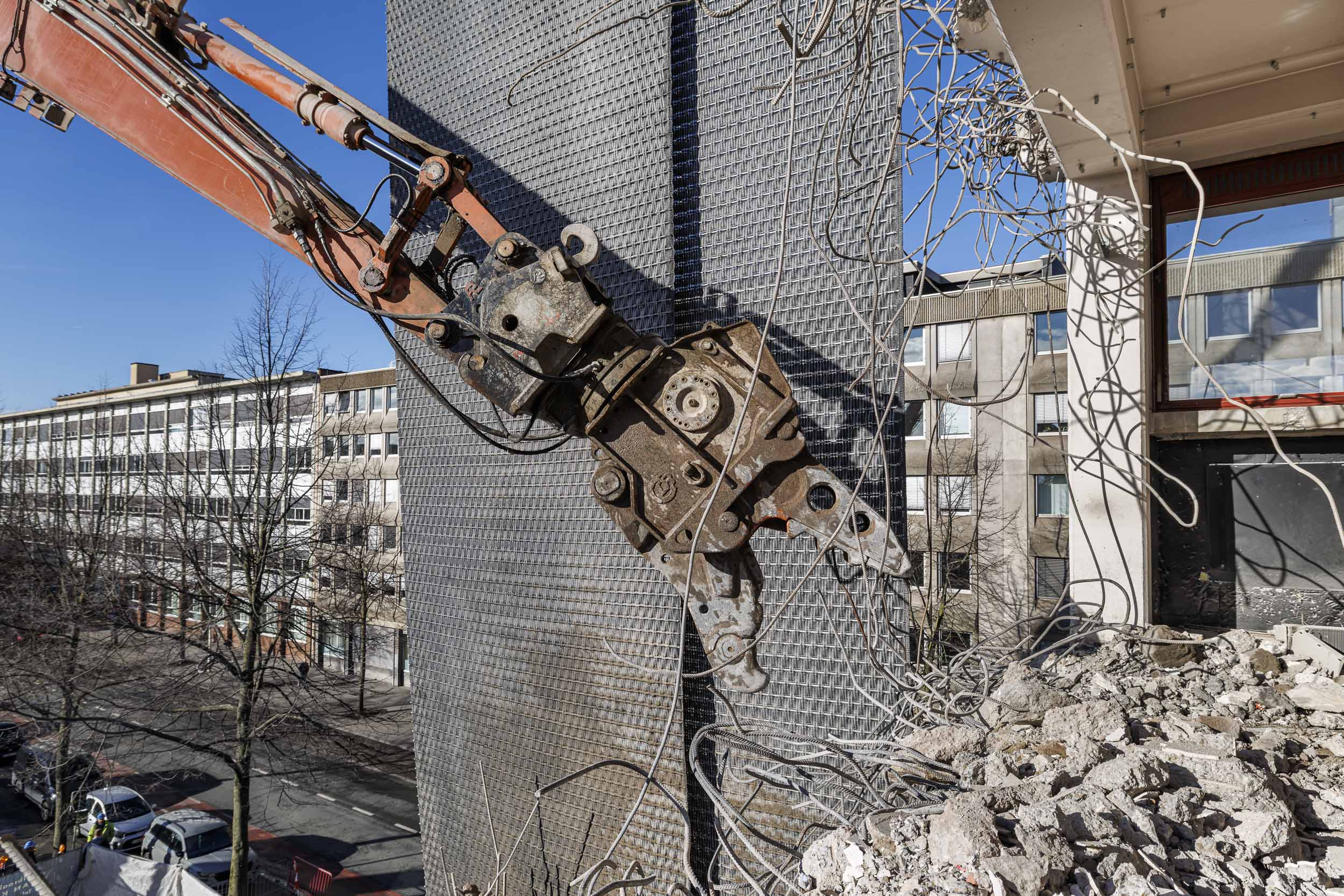 Demolition curtains Brussels South - gare du midi_close-up